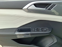 Volkswagen Taos SEL 4MOTION 2026