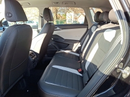 Volkswagen Taos SEL 4MOTION 2026