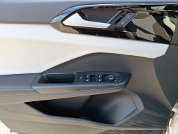 Volkswagen Taos S FWD 2026