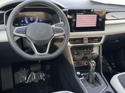 Volkswagen Taos SE FWD 2026