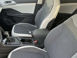 Volkswagen Taos SE FWD 2026