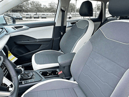 Volkswagen Taos SE FWD 2025