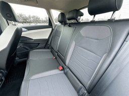 Volkswagen Taos SE FWD 2025