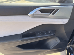 Volkswagen Taos SE FWD 2025