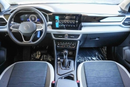 Volkswagen Taos SE FWD 2026