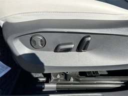 Volkswagen Taos SE FWD 2025