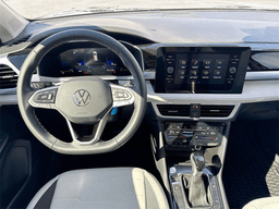 Volkswagen Taos SE FWD 2025