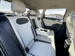 Volkswagen Taos SE FWD 2025