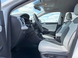 Volkswagen Taos SE 4MOTION 2026