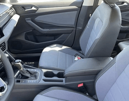 Volkswagen Jetta SE Auto 2026