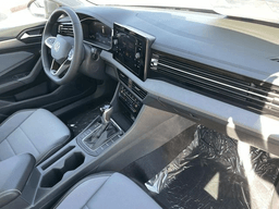 Volkswagen Jetta SE Auto 2026