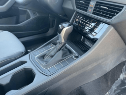 Volkswagen Jetta SE Auto 2026