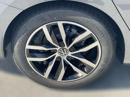 Volkswagen Jetta SE Auto 2026