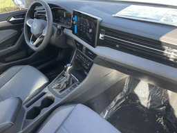 Volkswagen Jetta SE Auto 2026