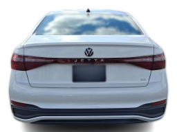 Volkswagen Jetta SE Auto 2026