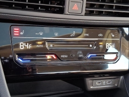 Volkswagen Jetta SE Auto 2026