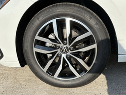 Volkswagen Jetta SE Auto 2026