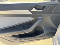 Volkswagen Jetta SE Auto 2025