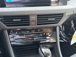 Volkswagen Jetta SE Auto 2025