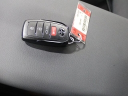 Toyota Camry SE (Natl) 2026