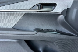 Toyota Camry SE (Natl) 2026