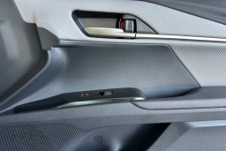 Toyota Camry SE (Natl) 2026