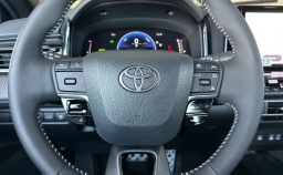 Toyota Camry SE (Natl) 2026