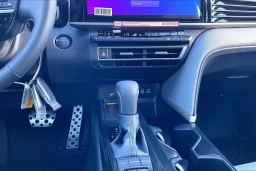 Toyota Camry SE (Natl) 2026