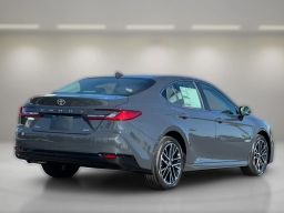 Toyota Camry XLE (Natl) 2026