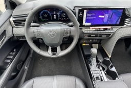 Toyota Camry XLE (Natl) 2026