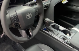 Toyota Camry SE (Natl) 2026