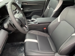 Toyota Camry SE (Natl) 2026