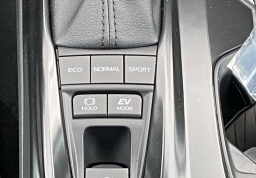 Toyota Camry SE (Natl) 2026