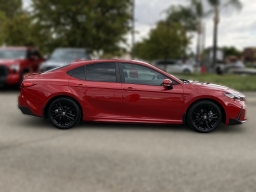 Toyota Camry SE (Natl) 2026