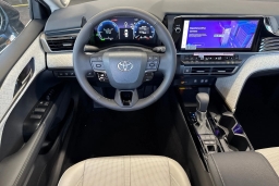 Toyota Camry XLE (Natl) 2026