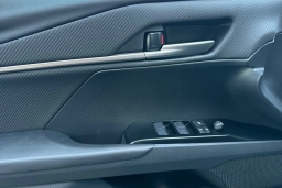 Toyota Camry SE (Natl) 2026