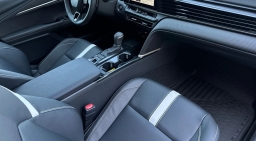 Toyota Camry SE (Natl) 2026