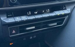 Toyota Camry SE (Natl) 2026