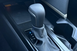 Toyota Camry SE (Natl) 2026