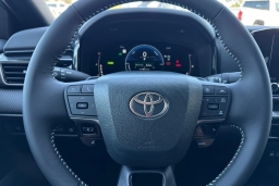 Toyota Camry SE (Natl) 2026