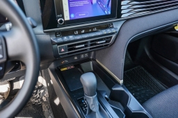 Toyota Camry LE (Natl) 2026