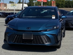 Toyota Camry SE (Natl) 2026