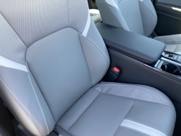 Toyota Camry SE (Natl) 2026
