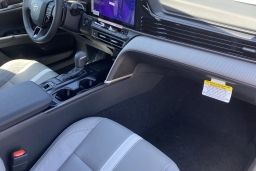 Toyota Camry SE (Natl) 2026