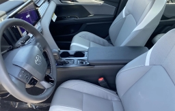 Toyota Camry SE (Natl) 2026