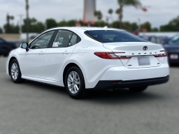 Toyota Camry LE (Natl) 2026