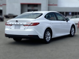 Toyota Camry LE (Natl) 2026