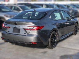 Toyota Camry SE (Natl) 2026