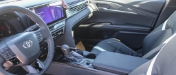 Toyota Camry SE (Natl) 2026