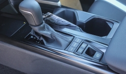 Toyota Camry SE (Natl) 2026